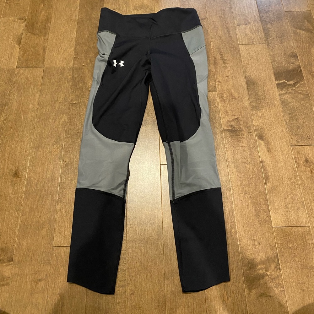 Under Armour compression crop leggings